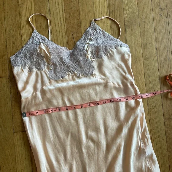 40s Vintage Peach Satin Slip - Picture 6 of 9